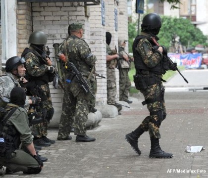 Criza in Ucraina. Cel putin 23 de militari ucraineni au fost ucisi, iar 93 au fost raniti in estul tarii