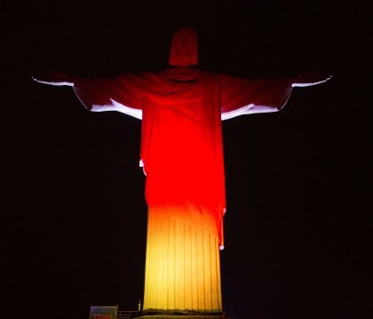 Statuia lui Iisus din Rio, iluminata in culorile GERMANIEI si ARGENTINEI. Casele de pariuri prezic victoria nemtilor in finala