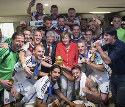 Presa germana il celebreaza pe Gotze, "Zeul fotbalului". Joachim Low: Arata intregii lumi ca esti mai bun ca Messi! Presa germana il celebreaza pe Gotze, "Zeul fotbalului". Joachim Low: Arata intregii lumi ca esti mai bun ca Messi!