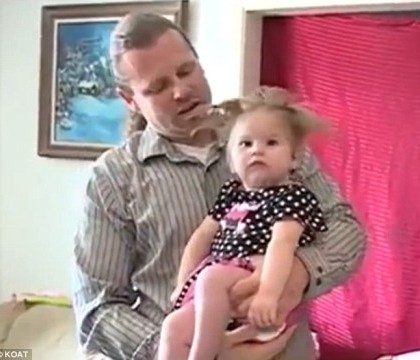 Lovita de fulger, o femeie din SUA a nascut inainte de termen. Cum arata micuta Lovita de fulger, o femeie din SUA a nascut inainte de termen. Cum arata micuta