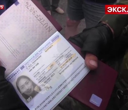 Imagini difuzate de televiziunile din Rusia. Mai multe pasapoarte si bilete, gasite printre cadavre si ramasitele avionului