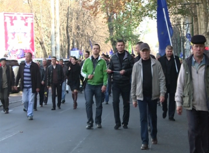 In mod organizat, la miting. Cum au manifestat si ce au facut dupa miile de oameni veniti in Piata