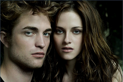 Sunt IAR impreuna? In ce ipostaza au fost fotografiati Kristen Stewart si Robert Pattinson Sunt IAR impreuna? In ce ipostaza au fost fotografiati Kristen Stewart si Robert Pattinson