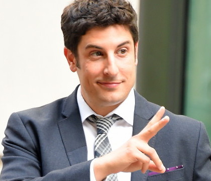 Jason Biggs, actorul din "Orange Is The New Black", gluma proasta despre avionul Malaysian Airlines doborat in Ucraina Jason Biggs, actorul din "Orange Is The New Black", gluma proasta despre avionul Malaysian Airlines doborat in Ucraina