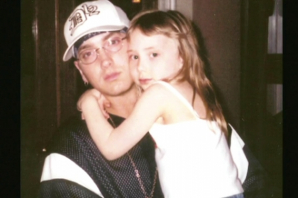 Eminem a tinut-o mereu ascunsa. Imagini noi-noute cu frumoasa blonda care are deja 18 ani Eminem a tinut-o mereu ascunsa. Imagini noi-noute cu frumoasa blonda care are deja 18 ani