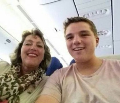 Povestea baiatului care a facut ultimul selfie in avionul malaezian prabusit in Ucraina, cu cateva minute inainte de decolare Povestea baiatului care a facut ultimul selfie in avionul malaezian prabusit in Ucraina, cu cateva minute inainte de decolare