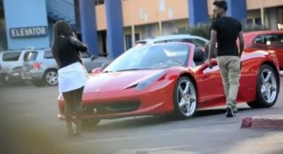 Experiment senzational. Cum reactioneaza femeile cand afla ca ai un Ferrari