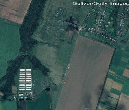Primele imagini surprinse din satelit cu locul unde s-a prabusit avionul Malaysia Airlines. De ce au aparut abia acum