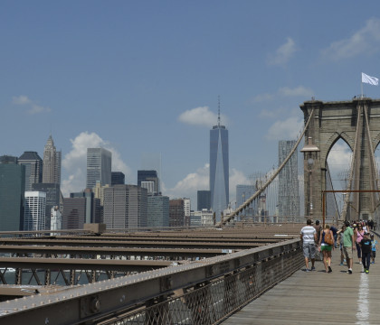 Ce s-a intamplat peste noapte cu steagul SUA de pe Brooklyn Bridge. Politistii din New York nu au nicio explicatie