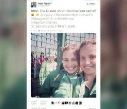 Doua tinere au reusit cel mai tare selfie de pana acum, din Marea Britanie. Cine apare in fotografia lor
