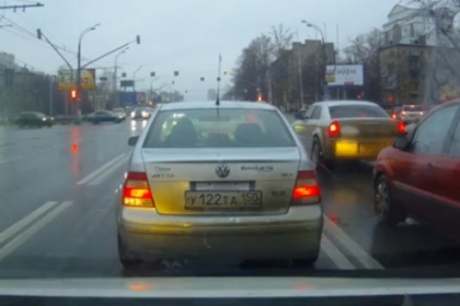 VIDEO. Momentul in care o masina cu moldoveni provoaca un accident la Moscova