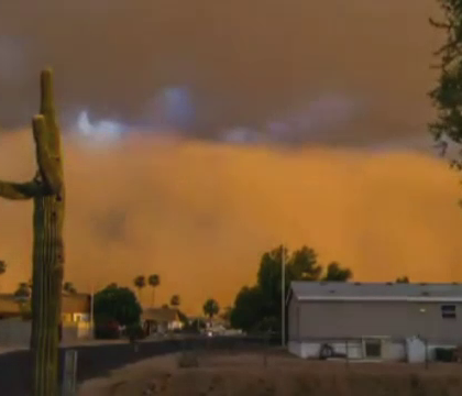 O furtuna de nisip a maturat orasul american Phoenix. Efectele fenomenului "haboob". VIDEO O furtuna de nisip a maturat orasul american Phoenix. Efectele fenomenului "haboob". VIDEO