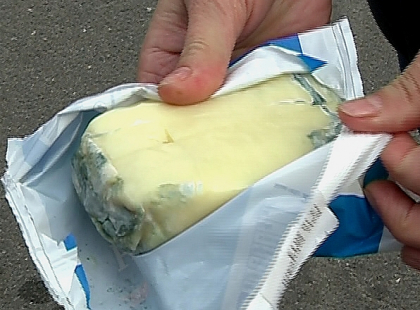 Au cumparat mozzarella si au patit rusinea. Ce au gasit in pachet: "Ei spun ca nu-i nicio problema" Au cumparat mozzarella si au patit rusinea. Ce au gasit in pachet: "Ei spun ca nu-i nicio problema"
