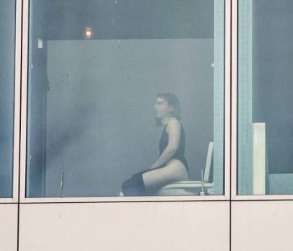 Oaspeti expusi intr-unul dintre cele mai intime momente. Problema jenanta de design a unui hotel din Germania