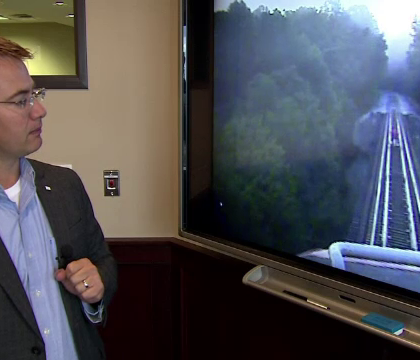 Doua femei din SUA s-au aruncat intre sinele unui tren. Gestul le-a salvat viata