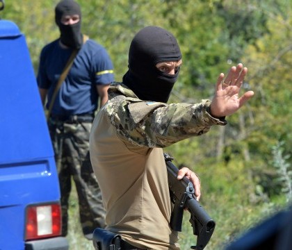 Criza in Ucraina. Armata afirma ca a preluat controlul asupra unui oras de langa Donetk si ca a fost atacata din Rusia Criza in Ucraina. Armata afirma ca a preluat controlul asupra unui oras de langa Donetk si ca a fost atacata din Rusia