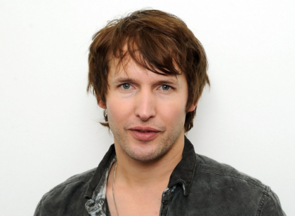 James Blunt a lansat un nou videoclip. Asculta aici single-ul "Blue on Blue"