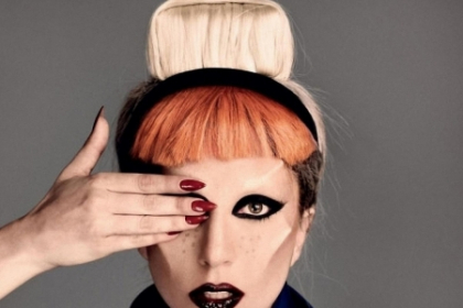 Odata cu albumul ARTPOP, Lady Gaga a lansat prima rochie zburatoare din lume!- Video