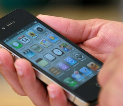 O tanara din China s-a electrocutat si a murit in somn din cauza unui incarcator contrafacut pentru iPhone