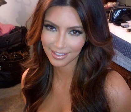 Kim Kardashian are, probabil, cea mai reusita fotografie de pasaport din toate timpurile