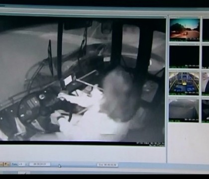 VIDEO. Accident teribil surprins de camerele de supraveghere. Un sofer care a intrat pe rosu a provocat totul VIDEO. Accident teribil surprins de camerele de supraveghere. Un sofer care a intrat pe rosu a provocat totul