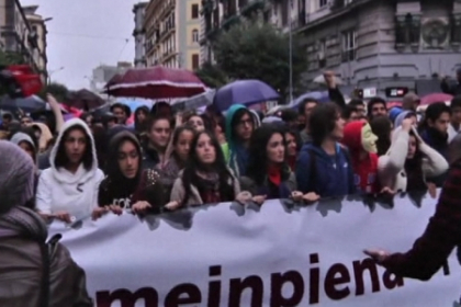 "Mor oamenii din aceasta cauza". Mii de italieni au iesit pe strazile din Napoli "Mor oamenii din aceasta cauza". Mii de italieni au iesit pe strazile din Napoli