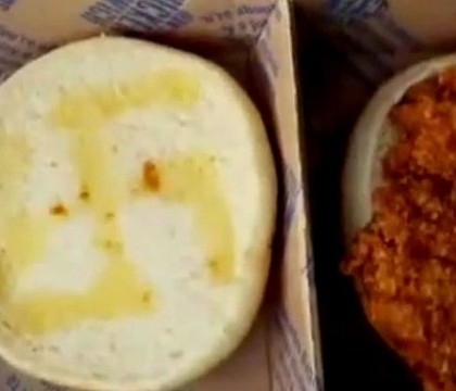 O femeie din Statele Unite a avut parte de o surpriza neplacuta la McDonald\'s. Ce a gasit pe un sandvis