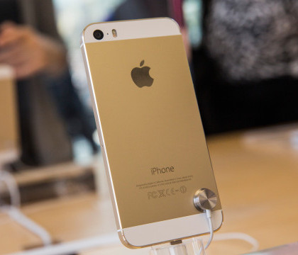 A adormit cu iPhone-ul langa mana. Mama adolescentului s-a speriat cand l-a trezit dimineata si a observat ceva pe piele