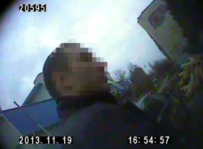 Imagini VIDEO de la retinerea politistului suspectat de luare de mita. Momentul in care primea banii Imagini VIDEO de la retinerea politistului suspectat de luare de mita. Momentul in care primea banii