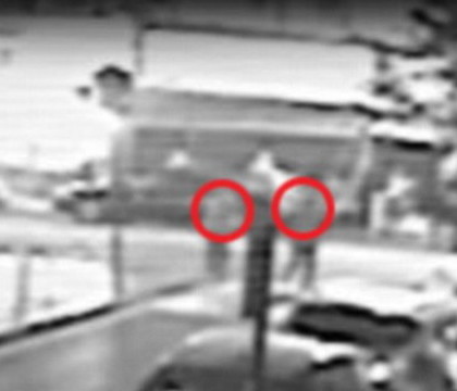 Momentul in care o tanara din Marea Britanie este impuscata, in timpul petrecerii de ziua ei. VIDEO Momentul in care o tanara din Marea Britanie este impuscata, in timpul petrecerii de ziua ei. VIDEO