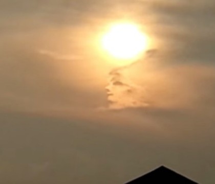 VIDEO. Chipul din nori. Explicatia din spatele acestui fenomen spectaculos VIDEO. Chipul din nori. Explicatia din spatele acestui fenomen spectaculos