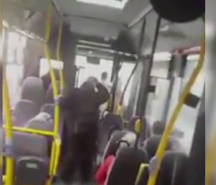 Sofer de autobuz filmat in timp ce a agresat o femeie gravida. A fost concediat pe loc Sofer de autobuz filmat in timp ce a agresat o femeie gravida. A fost concediat pe loc