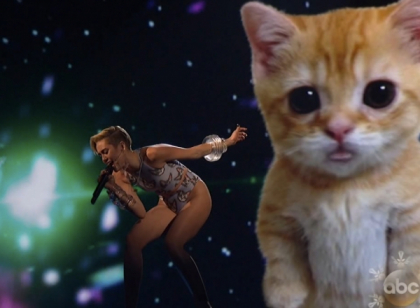 Miley Cyrus a starnit, din nou, controverse! Cum a aparut la American Music Awards 2013 Miley Cyrus a starnit, din nou, controverse! Cum a aparut la American Music Awards 2013