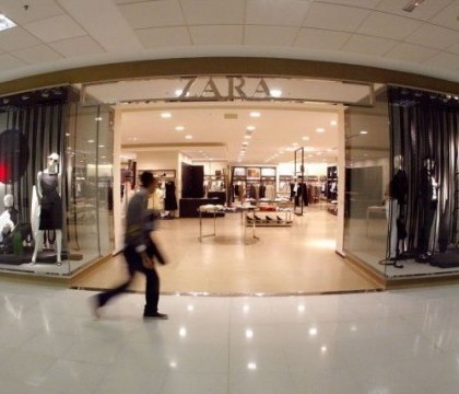 Zara retrage o bluza pentru copii. Ce au observat clientii atunci cand au privit-o cu atentie