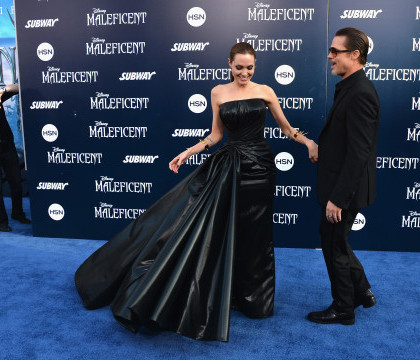 Brat Pitt si Angelina Jolie s-au casatorit in secret, weekend-ul trecut. Vestea, confirmata de un purtator de cuvant Brat Pitt si Angelina Jolie s-au casatorit in secret, weekend-ul trecut. Vestea, confirmata de un purtator de cuvant