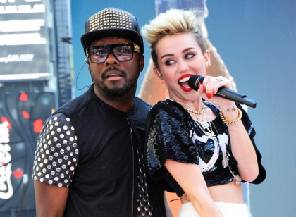 Miley Cyrus apare intr-un nou videoclip in ipostaze sexy! Vezi colaborarea cu Will.i.am