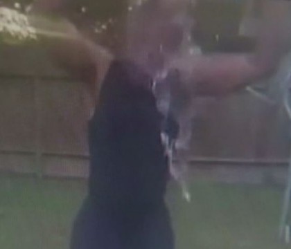 Un barbat care a acceptat provocarea Ice Bucket Challenge a starnit un val de critici pe net. De ce este cercetat de politie Un barbat care a acceptat provocarea Ice Bucket Challenge a starnit un val de critici pe net. De ce este cercetat de politie