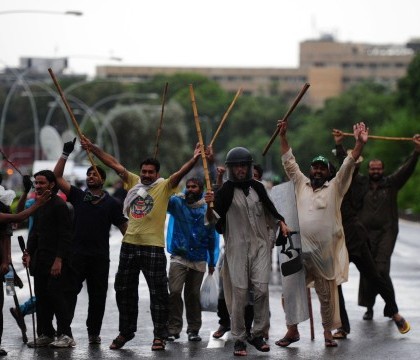 Proteste in Pakistan. Manifestantii antiguvernamentali au oprit emisia televiziunii publice Proteste in Pakistan. Manifestantii antiguvernamentali au oprit emisia televiziunii publice