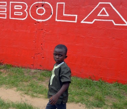 Medici fara frontiere: Omenirea este pe cale sa piarda lupta cu virusul Ebola Medici fara frontiere: Omenirea este pe cale sa piarda lupta cu virusul Ebola