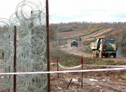 Masura extrema la care au recurs bulgarii pentru a se apara de imigrantii din Siria Masura extrema la care au recurs bulgarii pentru a se apara de imigrantii din Siria