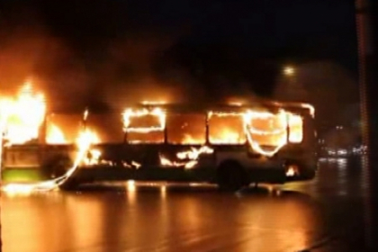 Scene de cosmar in Rusia. Au crezut ca da peste ei: Ce s-a intamplat cu acest autobuz in flacari
