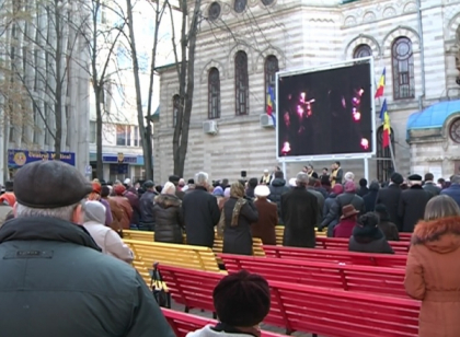 Un cinematograf in aer liber a fost deschis la Chisinau. Unde e amenajat si a cui este ideea Un cinematograf in aer liber a fost deschis la Chisinau. Unde e amenajat si a cui este ideea