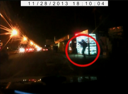 VIDEO. Imagini ca in filmele de actiune la Harkov: Doi politisti au fost ucisi intr-un atac armat VIDEO. Imagini ca in filmele de actiune la Harkov: Doi politisti au fost ucisi intr-un atac armat