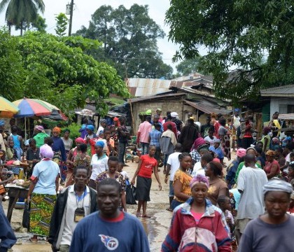 Efectele Ebola. Un oras din Liberia a ajuns inchisoare sub cerul liber. Toti locuitorii din Sierra Leone sunt izolati in case