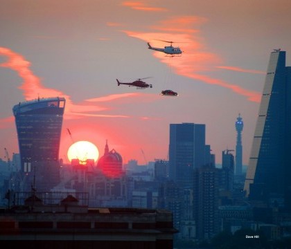 FOTO. "Asa ceva numai in Londra se putea intampla". Ce au fotografiat mai multe persoane, pe cerul orasului FOTO. "Asa ceva numai in Londra se putea intampla". Ce au fotografiat mai multe persoane, pe cerul orasului