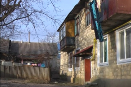 Copil de 4 ani din Rezina, gasit in strada, dezbracat si plangand. Ce facea mama in acest timp Copil de 4 ani din Rezina, gasit in strada, dezbracat si plangand. Ce facea mama in acest timp