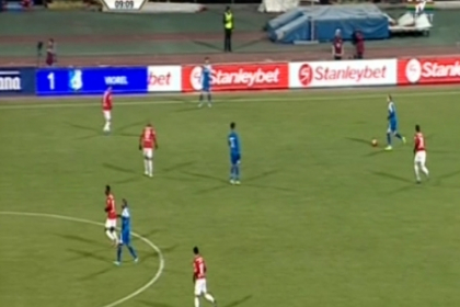 Dinamo Bucuresi s-a calificat in semifinalele Cupei Romaniei. Steaua isi joaca sansele azi la Pro TV Dinamo Bucuresi s-a calificat in semifinalele Cupei Romaniei. Steaua isi joaca sansele azi la Pro TV