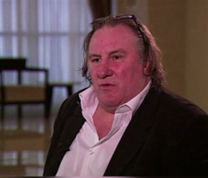 Actorul francez Gerard Depardieu spune ca bea chiar si 14 sticle de vin pe zi, in ciuda problemelor grave de inima Actorul francez Gerard Depardieu spune ca bea chiar si 14 sticle de vin pe zi, in ciuda problemelor grave de inima