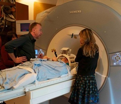 Doctorii i-au pus unui pacient aflat in coma de 16 ani un film de Hitchcock. Ce s-a intamplat in timp ce pelicula rula la TV