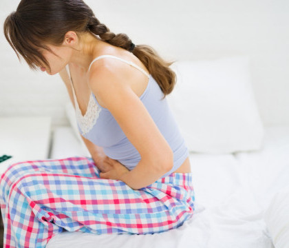 Simptome asociate cu dismenoreea. De la tratamente moderne, la leacuri traditionale - cum tratam durerile menstruale